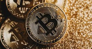 آخرین قیمت بیت کوین امروز ۱۰ فروردین ۱۴۰۵؛ بازگشت موقت به کانال ۶۷ هزار دلار